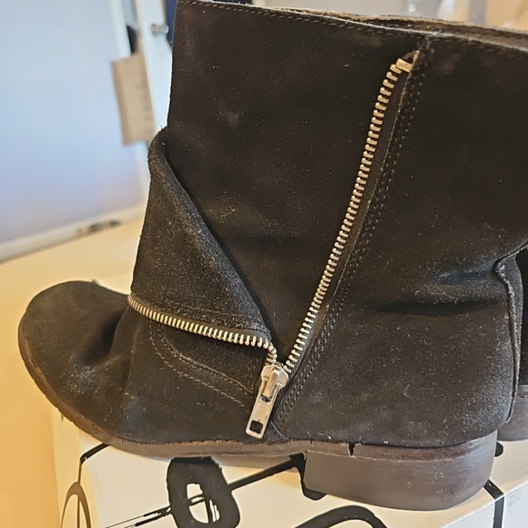 Dolce Vita 8.5 suede SALLIE booties - Picture 3 of 4